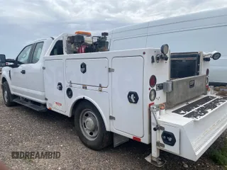 2019 Ford F-350 XL с VIN 1FD7X3A68KEG78527, выставлен на аукционе IAAI как лот 42636585 с пробегом 145 652 миль миль и . История ставок и продаж доступна на DreamBid. Изображение 18.