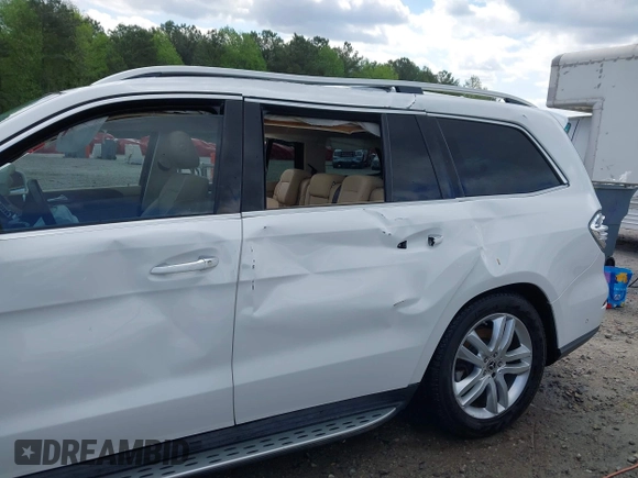 2017 Mercedes-Benz GLS 450 z VIN 4JGDF6EE2HA989945, wystawiony jako IAAI lot #41953246 z przebiegiem Nie podano mil oraz . Historia ofert i sprzedaży dostępna na DreamBid. Obrazek 6.