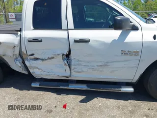 2018 Ram 1500 Tradesman с VIN 1C6RR6FG6JS341159, выставлен на аукционе IAAI как лот 42046090 с пробегом 108 083 миль миль и . История ставок и продаж доступна на DreamBid. Изображение 6.