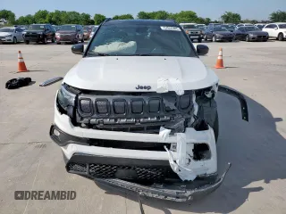 2022 Jeep Compass Latitude with VIN 3C4NJCBB0NT198415, listed as a Copart auction lot 57055305 with 37,797 mi miles and Salvage title. Bid and sale history available at DreamBid. Image 5.