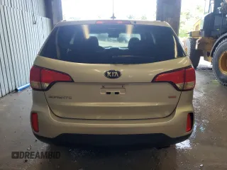 2014 Kia Sorento LX z VIN 5XYKTCA69EG511440, wystawiony jako Copart lot #61720795 z przebiegiem 117 861 mil mil oraz Czysty tytuł • Clean title. Historia ofert i sprzedaży dostępna na DreamBid. Obrazek 6.