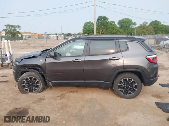 2019 Jeep Compass Trailhawk z VIN 3C4NJDDB9KT686048, wystawiony jako IAAI lot #42414161 z przebiegiem 92 683 mil mil oraz . Historia ofert i sprzedaży dostępna na DreamBid. Obrazek 13.
