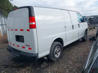 2022 GMC Savana Cargo Van with VIN 1GTW7AFP4N1139243, listed as a IAAI auction lot 41519128 with 37,776 mi miles. Bid and sale history available at carsss.com. Image 4.