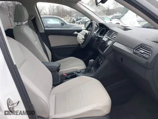 2020 Volkswagen Tiguan SE with VIN 3VV2B7AX0LM075033, listed as a IAAI auction lot 41310056 with 82,548 mi miles. Bid and sale history available at carsss.com. Image 5.