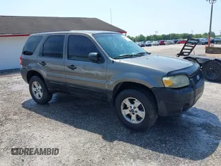 2005 Ford Escape XLT с VIN 1FMYU93155KD62445, выставлен на аукционе IAAI как лот 42222822 с пробегом 271 091 миль миль и . История ставок и продаж доступна на DreamBid. Изображение 1.