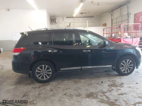 2015 Nissan Pathfinder S with VIN 5N1AR2MM0FC676437, listed as a IAAI auction lot 41561504 with 174,605 mi miles. Bid and sale history available at carsss.com. Image 13.