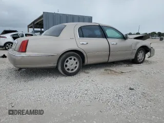 2000 Lincoln Town Car Signature с VIN 1LNHM82W1YY903645, выставлен на аукционе Copart как лот 55663175 с пробегом Не указан миль и Списание • Salvage title. История ставок и продаж доступна на DreamBid. Изображение 3.