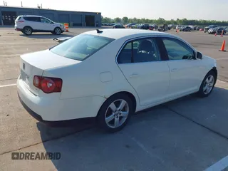 2008 Volkswagen Jetta SE z VIN 3VWRM71K38M188426, wystawiony jako IAAI lot #42581006 z przebiegiem 176 747 mil mil oraz . Historia ofert i sprzedaży dostępna na DreamBid. Obrazek 4.