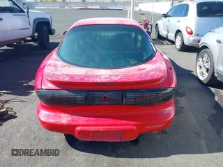1997 Pontiac Firebird Trans Am z VIN 2G2FV22P8V2208008, wystawiony jako IAAI lot #42193832 z przebiegiem Nie podano mil oraz . Historia ofert i sprzedaży dostępna na DreamBid. Obrazek 14.