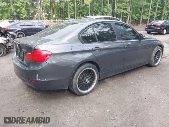 2013 BMW 3 Series 328i xDrive z VIN WBA3B5C55DF590501, wystawiony jako IAAI lot #42743471 z przebiegiem 72 388 mil mil oraz . Historia ofert i sprzedaży dostępna na DreamBid. Obrazek 4.