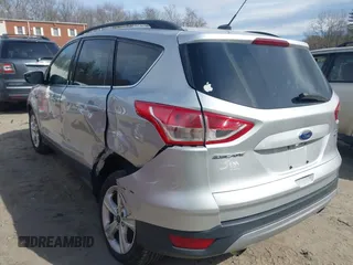 2016 Ford Escape SE with VIN 1FMCU9GXXGUB10447, listed as a IAAI auction lot 41879610 with 137,913 mi miles. Bid and sale history available at carsss.com. Image 3.