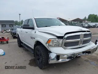 2018 Ram 1500 Big Horn z VIN 1C6RR7LT2JS179408, wystawiony jako IAAI lot #42271437 z przebiegiem 151 010 mil mil oraz . Historia ofert i sprzedaży dostępna na DreamBid. Obrazek 1.
