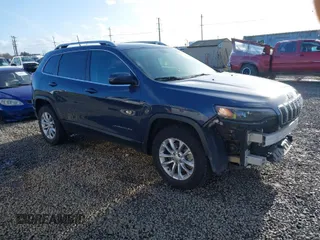 2019 Jeep Cherokee Latitude with VIN 1C4PJMCB1KD453801, listed as a IAAI auction lot 41663957 with 85,062 mi miles. Bid and sale history available at carsss.com. Image 1.