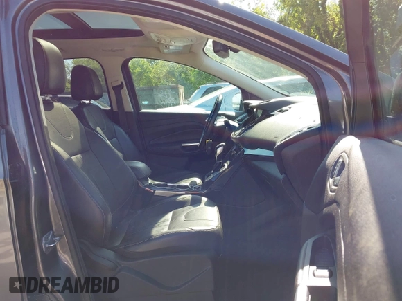 2013 Ford Escape Titanium z VIN 1FMCU0J95DUB46340, wystawiony jako IAAI lot #42168222 z przebiegiem 108 268 mil mil oraz . Historia ofert i sprzedaży dostępna na DreamBid. Obrazek 5.