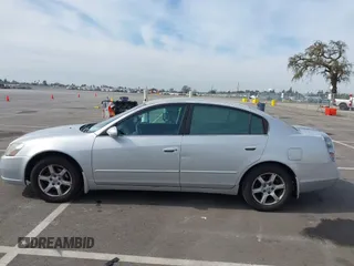 2006 Nissan Altima 2.5 with VIN 1N4AL11D46N438184, listed as a IAAI auction lot 41691180 with 326,541 mi miles. Bid and sale history available at carsss.com. Image 15.