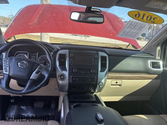 2016 Nissan Titan Platinum Reserve z VIN 1N6BA1F26GN512666, wystawiony jako Copart lot #43622745 z przebiegiem 120 182 mil mil oraz Czysty tytuł • Clean title. Historia ofert i sprzedaży dostępna na DreamBid. Obrazek 9.
