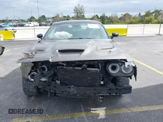 2016 Dodge Challenger R/T Scat Pack z VIN 2C3CDZFJ2GH254938, wystawiony jako IAAI lot #40888589 z przebiegiem 114 582 mil mil oraz . Historia ofert i sprzedaży dostępna na DreamBid. Obrazek 13.