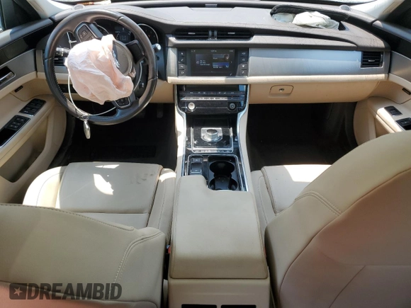 2016 Jaguar XF 35t Premium with VIN SAJBD4BV0GCY09358, listed as a Copart auction lot 62631775 with 44,722 mi miles and Salvage title. Bid and sale history available at DreamBid. Image 8.
