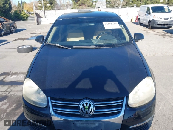2008 Volkswagen Jetta SE z VIN 3VWRZ71K18M166457, wystawiony jako IAAI lot #41392289 z przebiegiem 244 330 mil mil oraz . Historia ofert i sprzedaży dostępna na DreamBid. Obrazek 6.