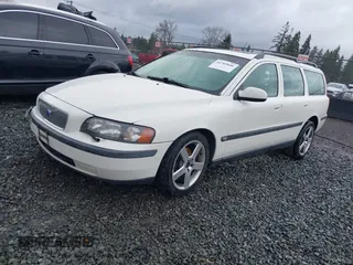 2001 Volvo V70 with VIN YV1SW58D211021451, listed as a IAAI auction lot 41705840 with 177,711 mi miles. Bid and sale history available at carsss.com. Image 2.
