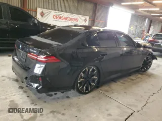 2024 BMW i5 eDrive40 z VIN WBY33FK07RCP43401, wystawiony jako Copart lot #79097314 z przebiegiem 19 914 mil mil oraz Szkoda całkowita • Salvage title. Historia ofert i sprzedaży dostępna na DreamBid. Obrazek 3.