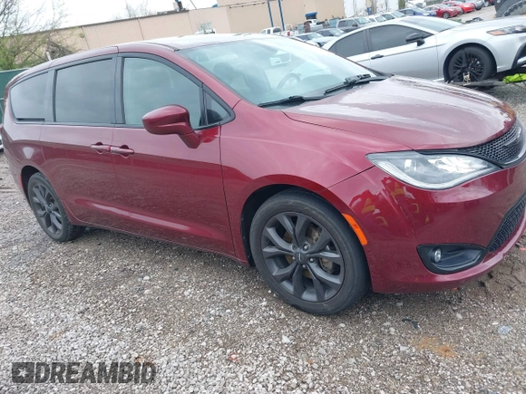 2020 Chrysler Pacifica Touring with VIN 2C4RC1FG2LR126671, listed as a IAAI auction lot 41922148 with 91,154 mi miles and . Bid and sale history available at DreamBid. Image 1.