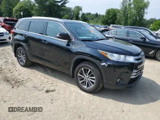2017 Toyota Highlander XLE with VIN 5TDJZRFH9HS461668, listed as a Copart auction lot 60532375 with 82,923 mi miles and Salvage title. Bid and sale history available at DreamBid. Image 4.