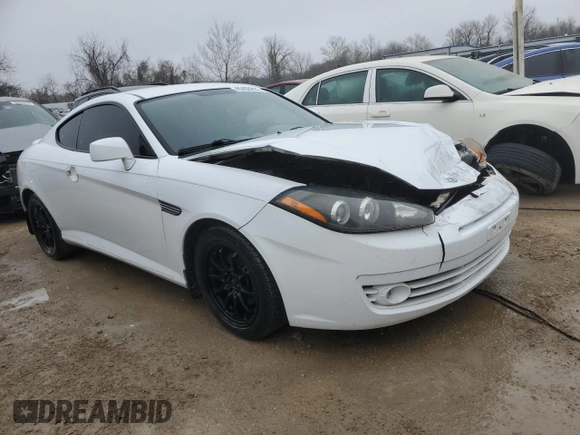 2008 Hyundai Tiburon GS z VIN KMHHM66DX8U290154, wystawiony jako Copart lot #67054434 z przebiegiem 191 963 mil mil oraz Nie do naprawy • Non repairable. Historia ofert i sprzedaży dostępna na DreamBid. Obrazek 4.