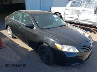 2007 Toyota Camry CE z VIN 4T1BE46K87U539362, wystawiony jako IAAI lot #36087049 z przebiegiem 230 392 mil mil oraz . Historia ofert i sprzedaży dostępna na DreamBid. Obrazek 1.