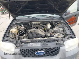 2005 Ford Escape XLT with VIN 1FMCU03135KB37656, listed as a IAAI auction lot 41908207 with 191,899 mi miles. Bid and sale history available at carsss.com. Image 10.