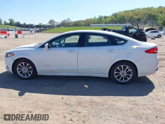 2017 Ford Fusion Hybrid SE z VIN 3FA6P0LU8HR396572, wystawiony jako IAAI lot #41997684 z przebiegiem 272 803 mil mil oraz . Historia ofert i sprzedaży dostępna na DreamBid. Obrazek 14.