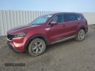 2021 Kia Sorento LX z VIN 5XYRG4LC4MG017318, wystawiony jako Copart lot #56496775 z przebiegiem 84 002 mil mil oraz Szkoda całkowita • Salvage title. Historia ofert i sprzedaży dostępna na DreamBid. Obrazek 1.