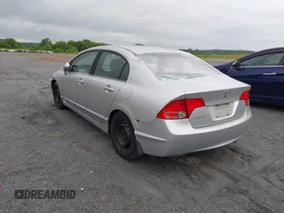 2006 Honda Civic LX z VIN 1HGFA16556L111894, wystawiony jako IAAI lot #41443692 z przebiegiem 280 229 mil mil oraz . Historia ofert i sprzedaży dostępna na DreamBid. Obrazek 3.