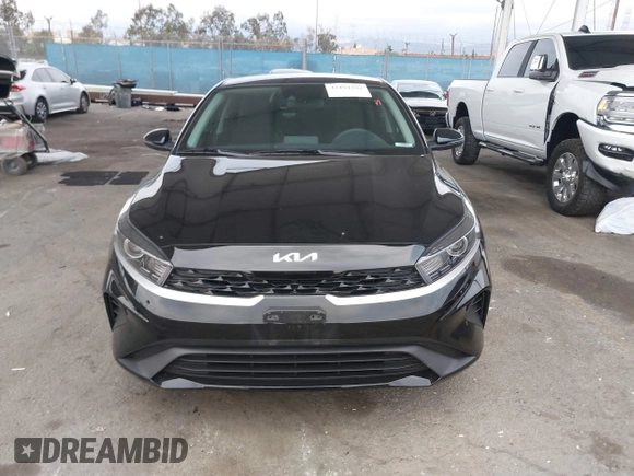 2023 Kia Forte LXS z VIN 3KPF24AD5PE646813, wystawiony jako IAAI lot #41494292 z przebiegiem 29 003 mil mil oraz . Historia ofert i sprzedaży dostępna na DreamBid. Obrazek 12.