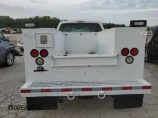 2011 Ford F-250 XL z VIN 1FDBF2A67BEC47393, wystawiony jako Copart lot #55200095 z przebiegiem 65 588 mil mil oraz Szkoda całkowita • Salvage title. Historia ofert i sprzedaży dostępna na DreamBid. Obrazek 6.