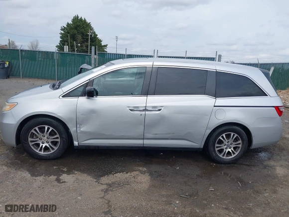 2011 Honda Odyssey EX-L with VIN 5FNRL5H69BB031983, listed as a IAAI auction lot 41947443 with 148,111 mi miles. Bid and sale history available at carsss.com. Image 14.