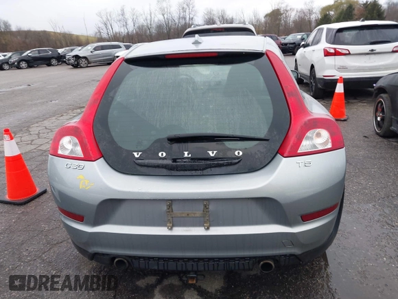 2013 Volvo C30 T5 z VIN YV1672MK7D2305755, wystawiony jako IAAI lot #40835932 z przebiegiem 93 975 mil mil oraz . Historia ofert i sprzedaży dostępna na DreamBid. Obrazek 16.