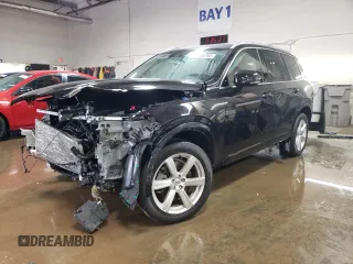 2021 Volvo XC90 Momentum z VIN YV4102CK7M1695703, wystawiony jako Copart lot #51755755 z przebiegiem 23 168 mil mil oraz Szkoda całkowita • Salvage title. Historia ofert i sprzedaży dostępna na DreamBid. Obrazek 1.