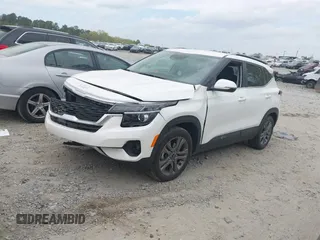 2022 Kia Seltos S z VIN KNDEU2AA1N7300108, wystawiony jako IAAI lot #41971007 z przebiegiem 18 606 mil mil oraz . Historia ofert i sprzedaży dostępna na DreamBid. Obrazek 2.