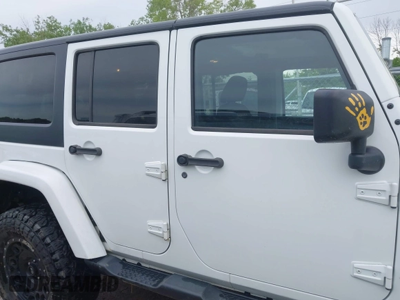 2015 Jeep Wrangler Unlimited Sahara с VIN 1C4BJWEG1FL506393, выставлен на аукционе IAAI как лот 42326900 с пробегом 100 538 миль миль и . История ставок и продаж доступна на DreamBid. Изображение 13.
