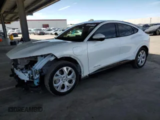 2022 Ford Mustang Mach-E Premium z VIN 3FMTK3SU2NMA41609, wystawiony jako Copart lot #52790175 z przebiegiem 34 307 mil mil oraz Szkoda całkowita • Salvage title. Historia ofert i sprzedaży dostępna na DreamBid. Obrazek 1.