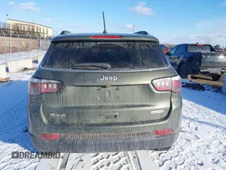 2018 Jeep Compass Latitude with VIN 3C4NJDBB6JT366543, listed as a IAAI auction lot 41553049 with 123,251 mi miles. Bid and sale history available at carsss.com. Image 16.
