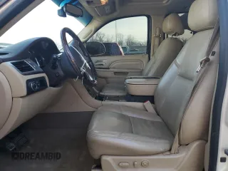 2013 Cadillac Escalade ESV Premium z VIN 1GYS4JEF6DR173775, wystawiony jako Copart lot #46567645 z przebiegiem 248 838 mil mil oraz Szkoda całkowita • Salvage title. Historia ofert i sprzedaży dostępna na DreamBid. Obrazek 7.