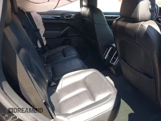 2016 Porsche Cayenne z VIN WP1AA2A26GLA09709, wystawiony jako IAAI lot #42146093 z przebiegiem 49 279 mil mil oraz . Historia ofert i sprzedaży dostępna na DreamBid. Obrazek 8.