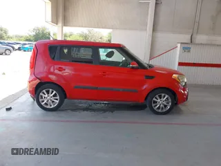 2013 Kia Soul + z VIN KNDJT2A63D7536836, wystawiony jako IAAI lot #42341811 z przebiegiem 118 226 mil mil oraz . Historia ofert i sprzedaży dostępna na DreamBid. Obrazek 13.