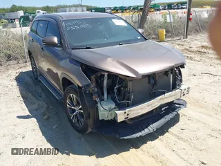 2018 Toyota Highlander LE z VIN 5TDZARFH0JS041636, wystawiony jako IAAI lot #41834037 z przebiegiem 73 004 mil mil oraz . Historia ofert i sprzedaży dostępna na DreamBid. Obrazek 1.