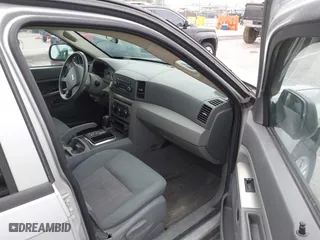2007 Jeep Grand Cherokee Laredo with VIN 1J8GR48K47C687339, listed as a IAAI auction lot 41904034 with 158,661 mi miles. Bid and sale history available at carsss.com. Image 5.