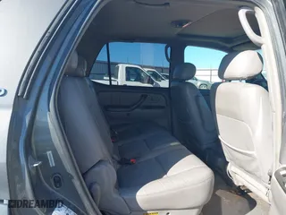 2004 Toyota Sequoia Limited with VIN 5TDZT38A84S214590, listed as a IAAI auction lot 41432564 with 292,899 mi miles. Bid and sale history available at carsss.com. Image 8.