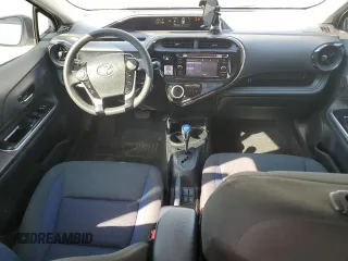 2018 Toyota Prius One z VIN JTDKDTB36J1599469, wystawiony jako Copart lot #52555355 z przebiegiem 70 316 mil mil oraz Czysty tytuł • Clean title. Historia ofert i sprzedaży dostępna na DreamBid. Obrazek 8.