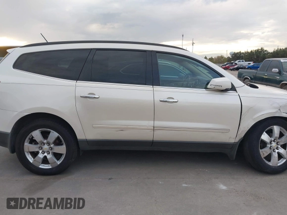 2012 Chevrolet Traverse LTZ z VIN 1GNKRLED8CJ326842, wystawiony jako IAAI lot #41003133 z przebiegiem 201 099 mil mil oraz . Historia ofert i sprzedaży dostępna na DreamBid. Obrazek 14.